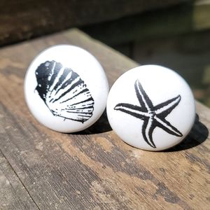 Nautical door pulls / seashell starfish Set of 2
